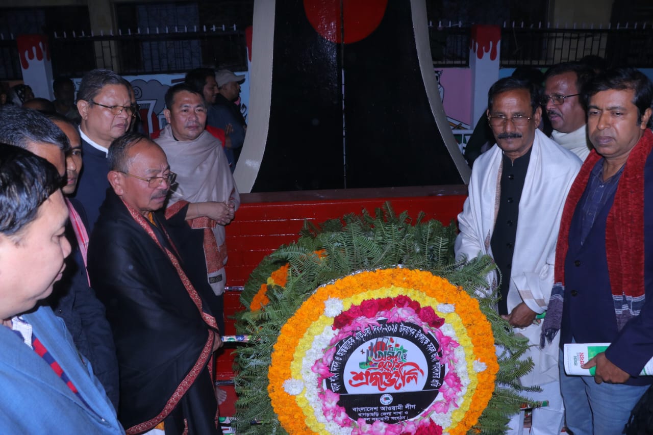 খাগড়াছড়ি কেন্দ্রীয় শহীদ মিনারে ভাষাশহীদের প্রতি শ্রদ্ধা নিবেদন করেন পার্বত্য প্রতিমন্ত্রী কুজেন্দ্র লাল ত্রিপুরা এমপি