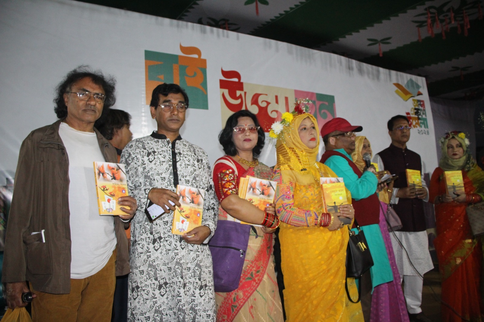 সাহিত্য স্পন্দন কাব্যের মোড়ক উন্মোচন