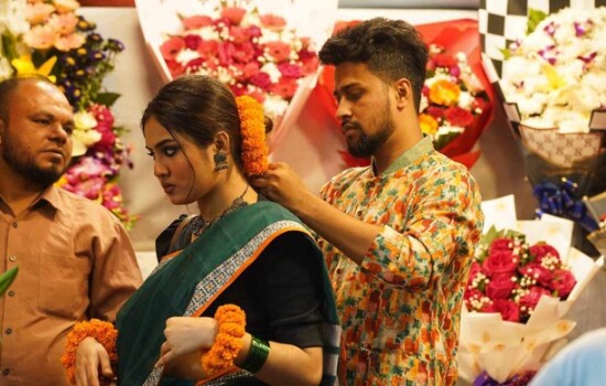 ফাগুন হাওয়ায় রঙিন ভালোবাসা