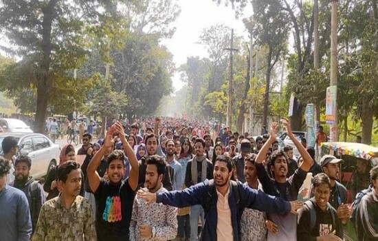 ধর্ষণকাণ্ডে উত্তাল জাহাঙ্গীরনগর