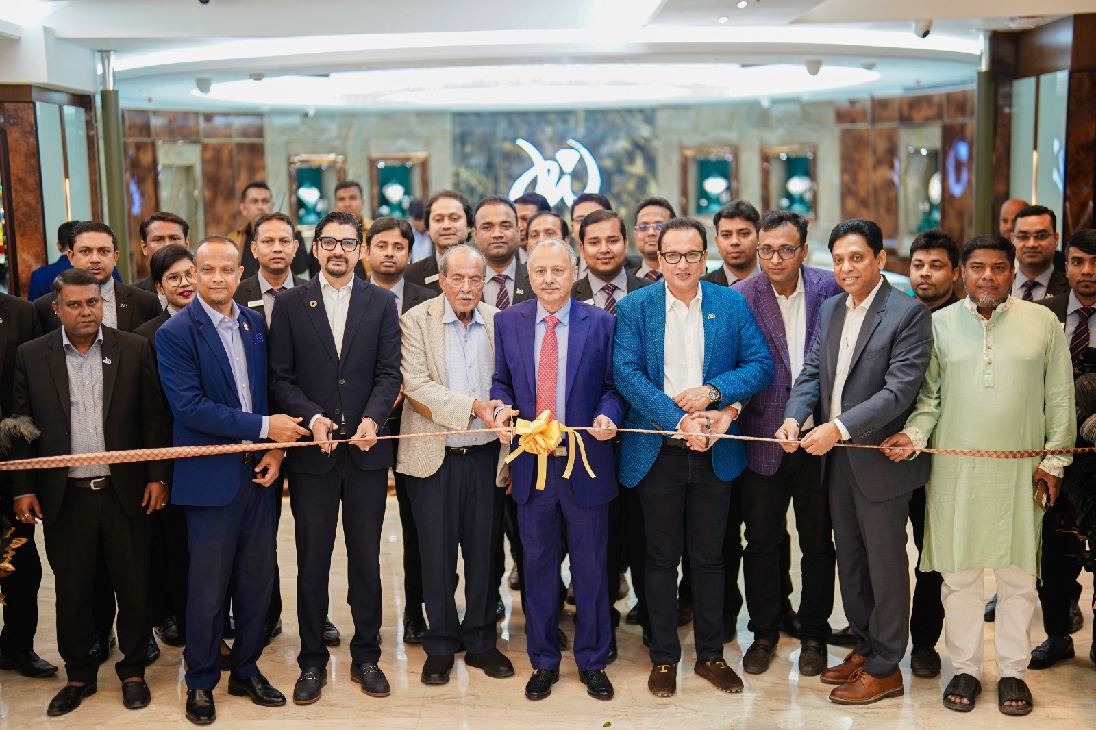 ডায়মন্ড ওয়ার্ল্ডের “দ্য সিগনেচার” শো-রুমের অনুষ্ঠানের সমাপনী