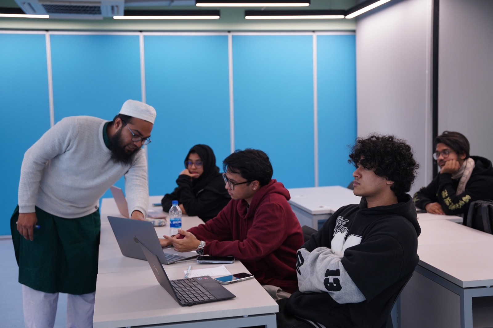 ঢাকায় লন্ডন স্কুল অব ইকোনমিকসের ডিগ্রিতে ইউসিবি’র আর্লি এনরোলমেন্ট গ্র্যান্ট