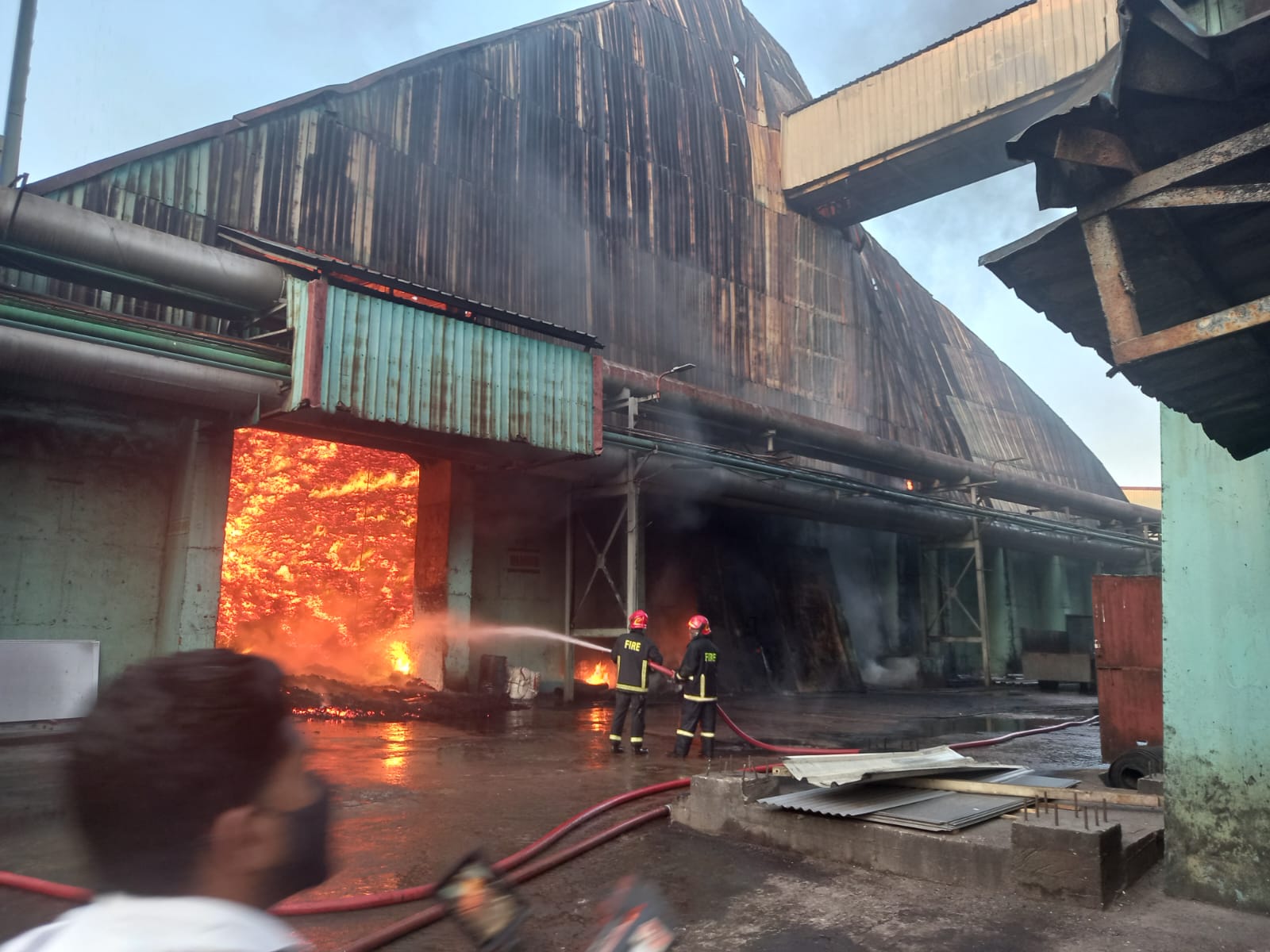 চট্টগ্রাম এস আলম সুগার মিলে এ অগ্নিকাণ্ড