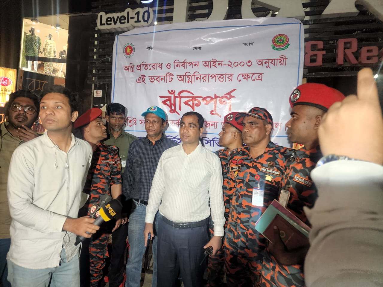 ফায়ার সার্ভিস ও ডিএসসিসি’র মোবাইল কোর্ট পরিচালিত