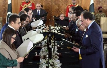 শপথ নিয়েছে শাহবাজ শরিফের নতুন মন্ত্রিসভা