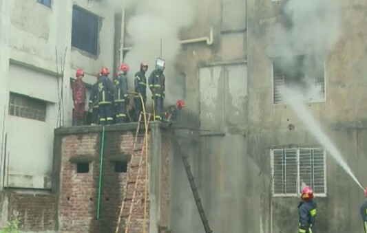 ৮ ঘণ্টা পর ডেমরার কাপড়ের গোডাউনের আগুন নিয়ন্ত্রণে