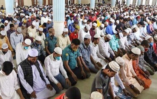 রমজানের প্রথম তারাবি অনুষ্ঠিত, মসজিদে মুসল্লিদের ভিড়