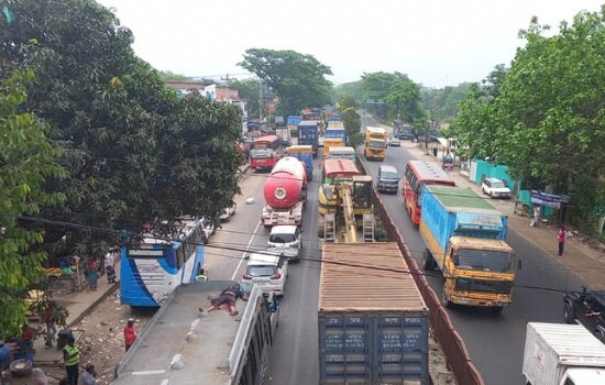 ঢাকা-চট্টগ্রাম মহাসড়কে ১৩ কিমি যানজট