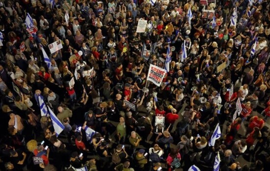 নেতানিয়াহুর বিরুদ্ধে বিক্ষোভ, উত্তাল ইসরাইল