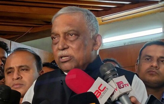 বান্দরবানের সার্বিক পরিস্থিতি পরিদর্শনে যাচ্ছেন স্বরাষ্ট্রমন্ত্রী