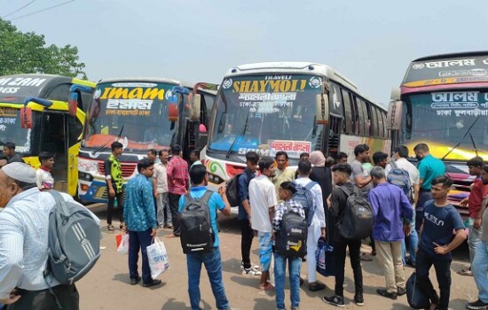 ঈদযাত্রা : যাত্রীদের ঘাড়ে ফিরতি ট্রিপের ‘বোঝা’, নেওয়া হচ্ছে দ্বিগুণ ভাড়া