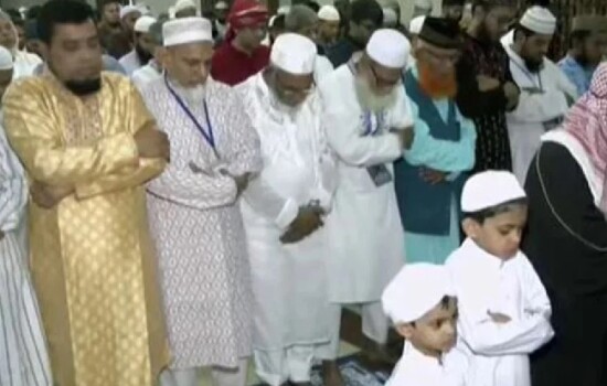 রাজধানীর পান্থপথে ঈদ জামাত অনুষ্ঠিত