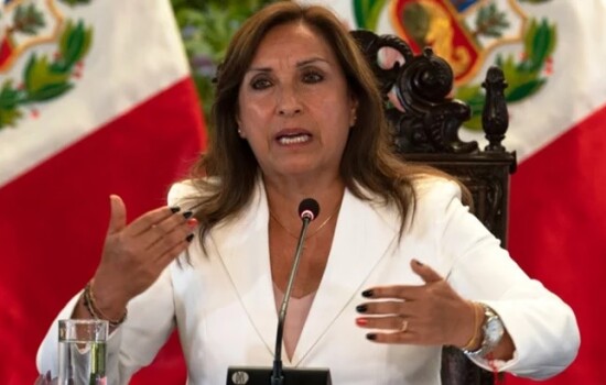 আয়ের সঙ্গে ব্যয়ের সামঞ্জস্য নেই, প্রেসিডেন্টের বাসভবনে পুলিশের অভিযান