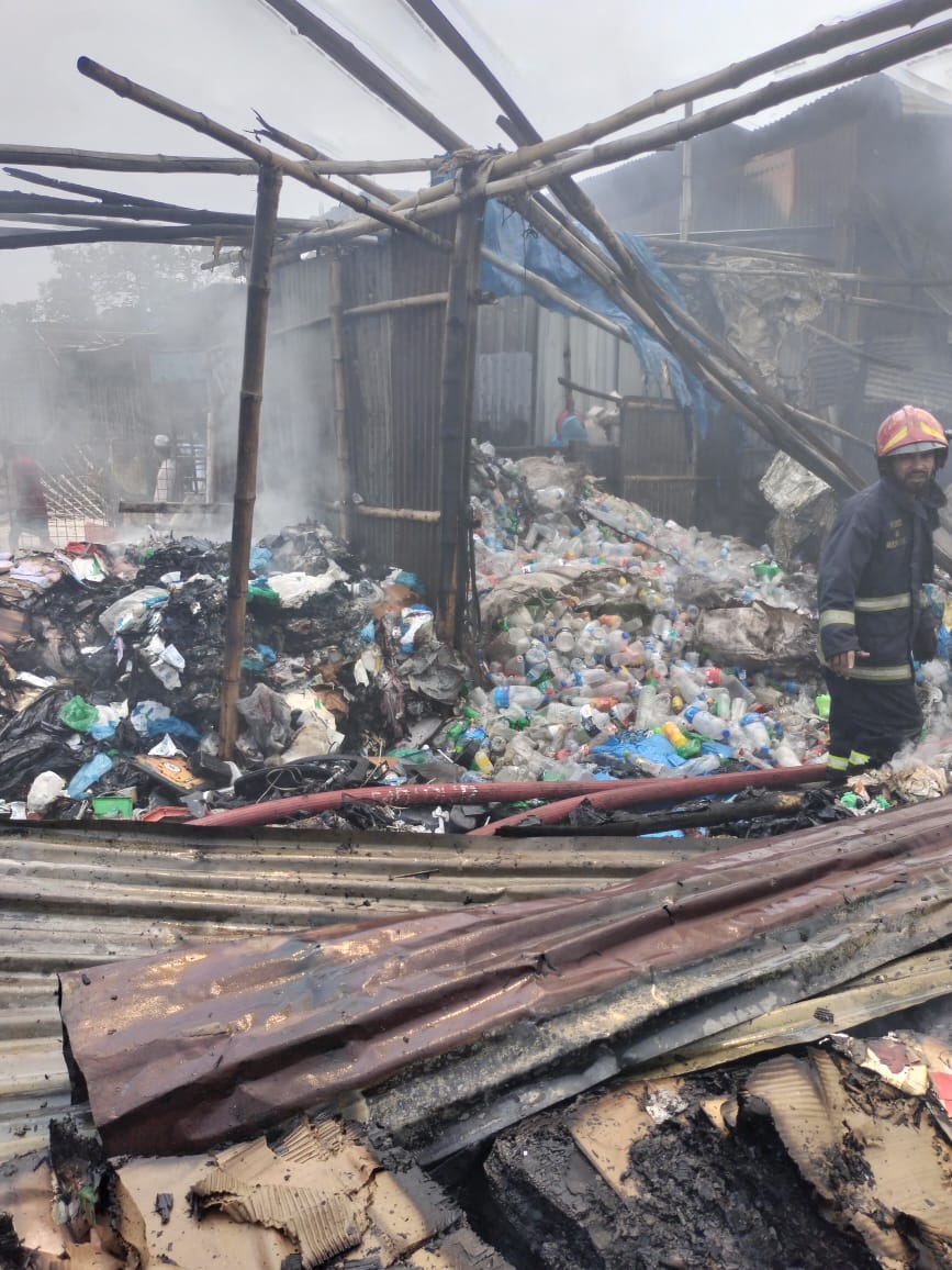 হাজারীবাগ ঝাউতলার বস্তির আগুন নিয়ন্ত্রণে