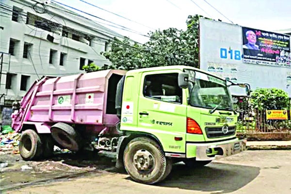 নিয়ন্ত্রণহীনতায় ঘটছে দুর্ঘটনা, উত্তরের মেয়র বারবার আশ্বাস দিলেও সংকটের সমাধান হয়নি