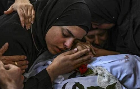 গাজায় নুসেইরাত শরণার্থী শিবিরে ইসরাইলি হামলা, শিশুসহ নিহত ১৫