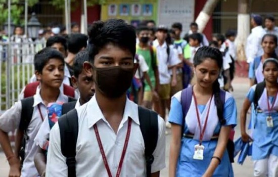 তীব্র দাবদাহে প্রাথমিক-মাধ্যমিকে অনলাইনে ক্লাস চালুর চিন্তা