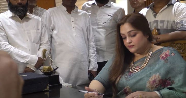 দায়িত্ব গ্রহণ করলেন কুমিল্লার প্রথম নারী মেয়র