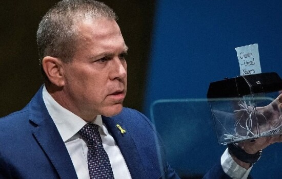 ‘জাতিসংঘ সনদ’ ছিড়লেন ইসরায়েলি রাষ্ট্রদূত!