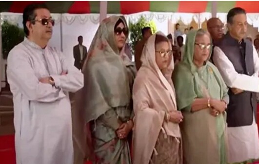 টুঙ্গিপাড়ায় বঙ্গবন্ধুর সমাধিতে প্রধানমন্ত্রীর শ্রদ্ধা