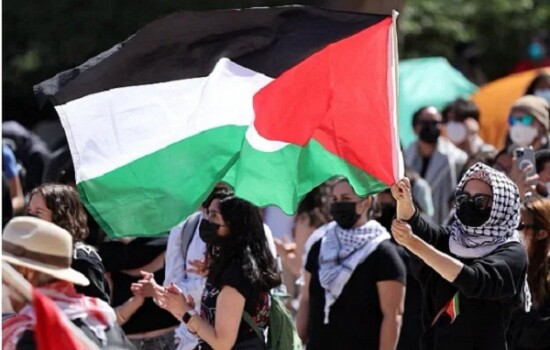 বিক্ষোভে উত্তাল যুক্তরাষ্ট্রের বিশ্ববিদ্যালয়, বাইডেন কেন চুপ