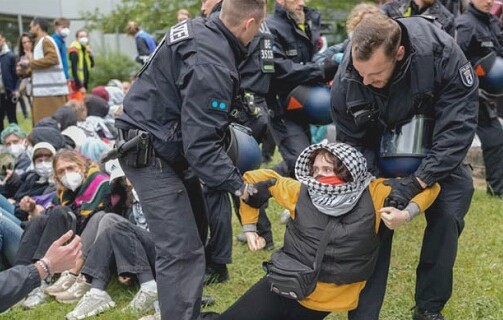 এবার ইসরাইলবিরোধী বিক্ষোভে উত্তাল ইউরোপের ক্যাম্পাস