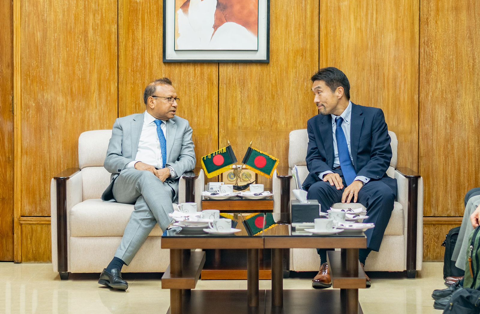 জাইকার উপদেষ্টা কমিটির সাথে স্থানীয় সরকার মন্ত্রীর বৈঠক অনুষ্ঠিত