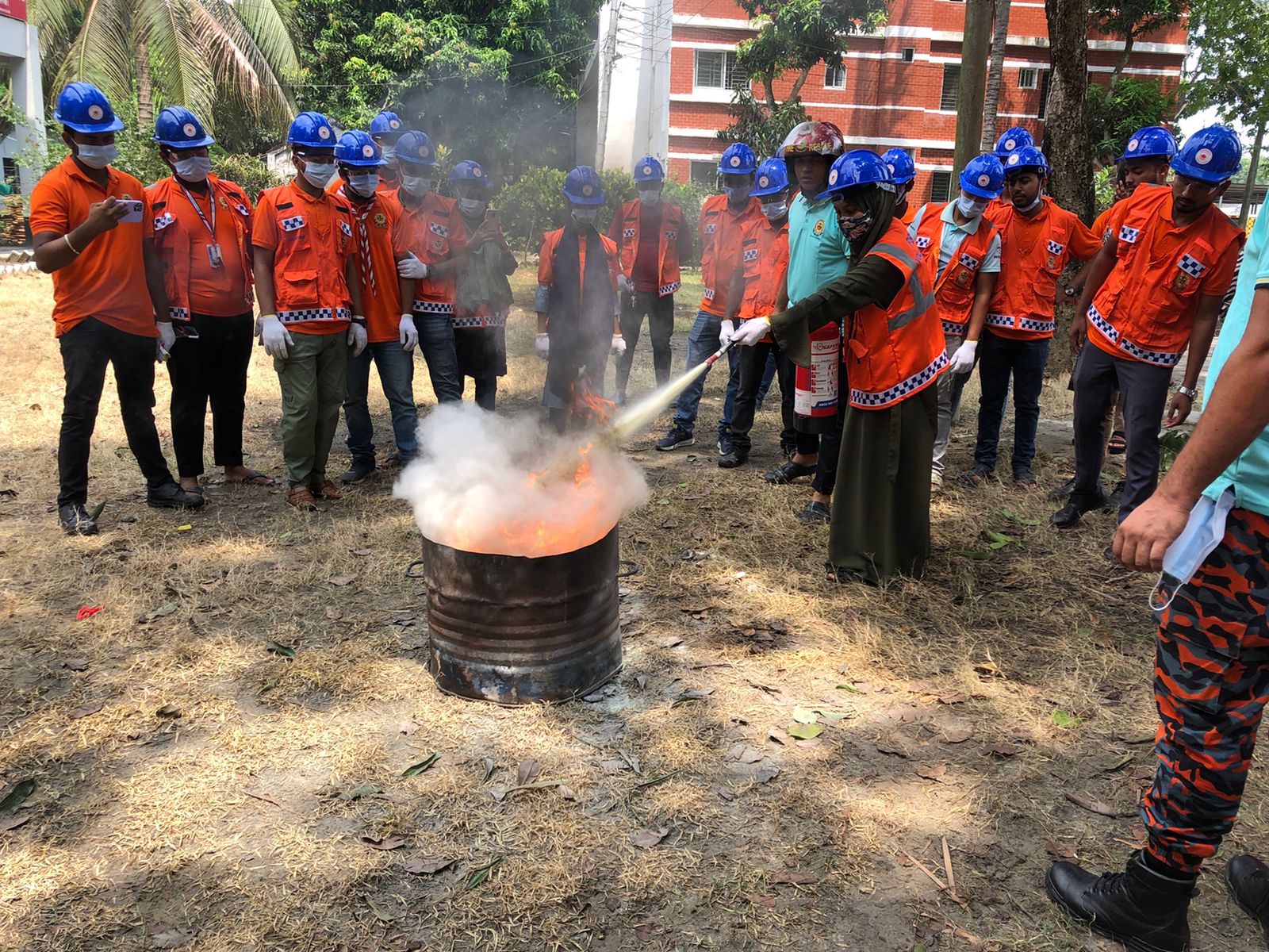 গোপালগঞ্জে ফায়ার সার্ভিস স্বেচ্ছাসেবক প্রশিক্ষণ সম্পন্ন
