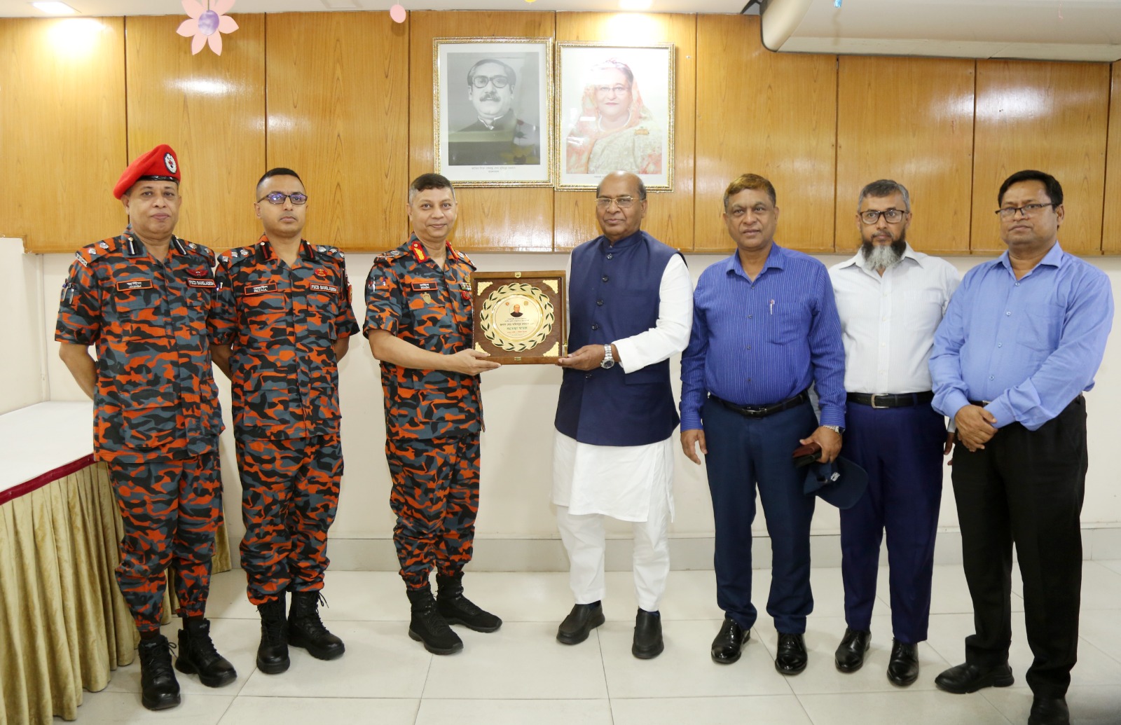 দুর্যোগ ব্যবস্থাপনা ও ত্রাণ প্রতিমন্ত্রীর ফায়ার সার্ভিস সদর দপ্তর পরিদর্শন