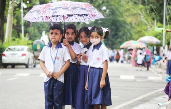 দুর্গত এলাকার সব শিক্ষাপ্রতিষ্ঠান সোমবার বন্ধ ঘোষণা