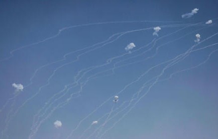 ইসরায়েলে ৭৫ রকেট ছুড়ল হিজবুল্লাহ