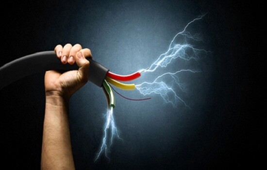 রাজধানীতে বৃষ্টির মধ্যে বিদ্যুৎস্পৃষ্টে ৩ জনের মৃত্যু