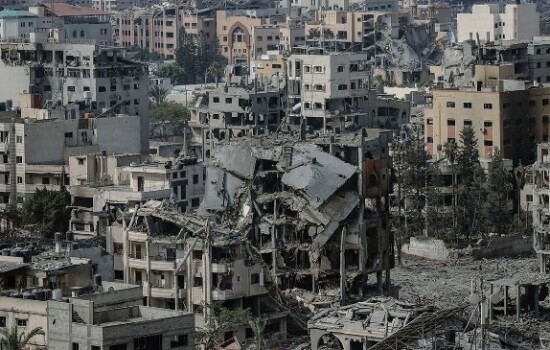 গাজায় ধ্বংসস্তূপের নিচে পচছে ১০ হাজার মরদেহ