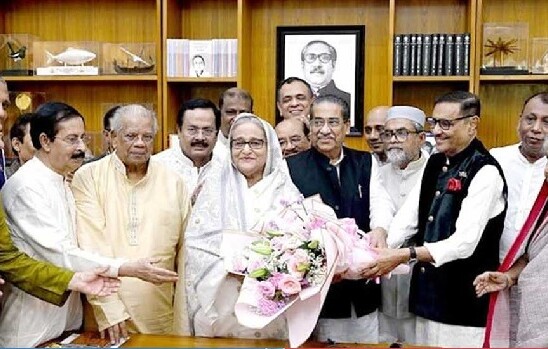 দলীয় নেতাদের সঙ্গে প্রধানমন্ত্রীর ঈদের শুভেচ্ছা বিনিময়