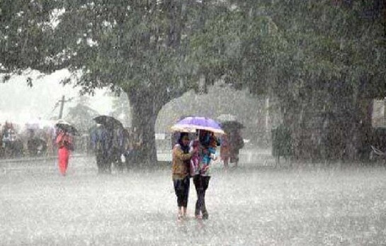 রাজধানীতে মুষলধারে বৃষ্টি, ভোগান্তিতে কর্মজীবী মানুষ