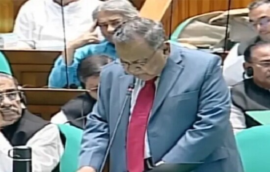 সংসদে বাজেট পেশ করছেন অর্থমন্ত্রী