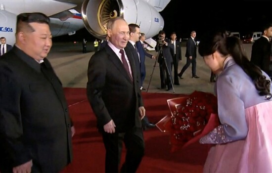 উত্তর কোরিয়ায় পৌঁছালেন পুতিন, কিমের রাজকীয় অভ্য়র্থনা