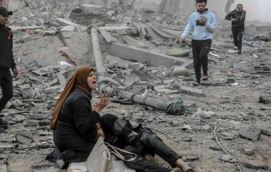 নুসেইরাত ক্যাম্পে ইসরায়েলের বোমা হামলা, নিহত ১২