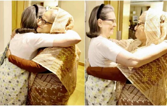 বাংলাদেশের প্রধানমন্ত্রীকে আলিঙ্গন করলেন সোনিয়া গান্ধী