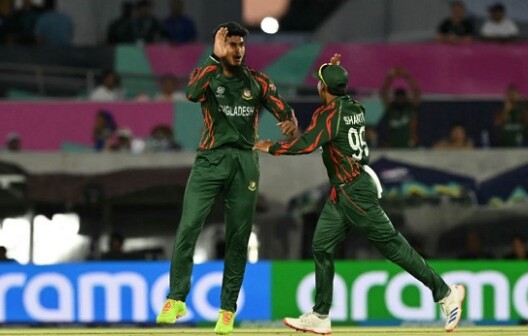 অজি শিবিরে প্রথম আঘাত হানলেন রিশাদ