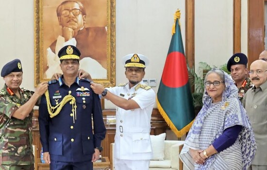 র‌্যাংক ব্যাজ পরানো হলো নবনিযুক্ত বিমানবাহিনী প্রধানকে