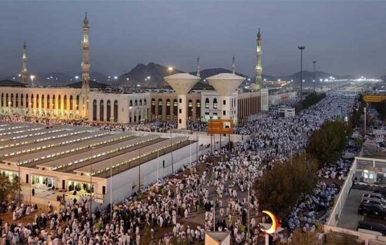 আরাফাত ময়দান থেকে মুজদালিফার পথে হাজিরা