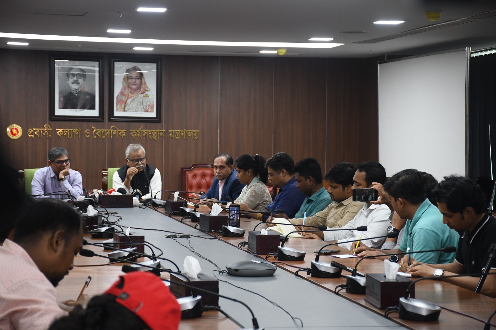 মালয়েশিয়া সংকট তৈরির পেছনে জড়িতদের বিরুদ্ধে শাস্তিমূলক ব্যবস্থা গ্রহণ করা হবে – প্রবাসী কল্যাণ প্রতিমন্ত্রী