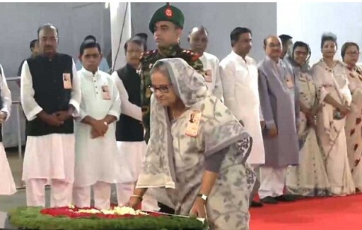 ঐতিহাসিক ৬ দফা দিবসে বঙ্গবন্ধুর প্রতিকৃতিতে প্রধানমন্ত্রীর শ্রদ্ধা