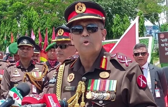 সেন্ট মার্টিনগামী ট্রলারে বাংলাদেশের পতাকা উঁচুতে বেঁধে চলাচলের নির্দেশ