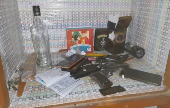 রাবিতে ছাত্রলীগ সভাপতির কক্ষে মিলল ২ পিস্তলসহ দেশীয় অস্ত্র