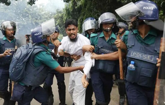 রাজু ভাস্কর্য থেকে ডাকসু নেতা আখতার আটক