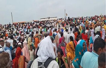 ভারতে ধর্মীয় অনুষ্ঠানে পদদলিত হয়ে নিহত বেড়ে ১০৭