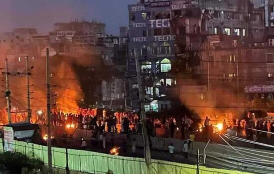 শনির আখড়ায় পুলিশের ছররা গুলিতে শিশুসহ ৬ জন আহত