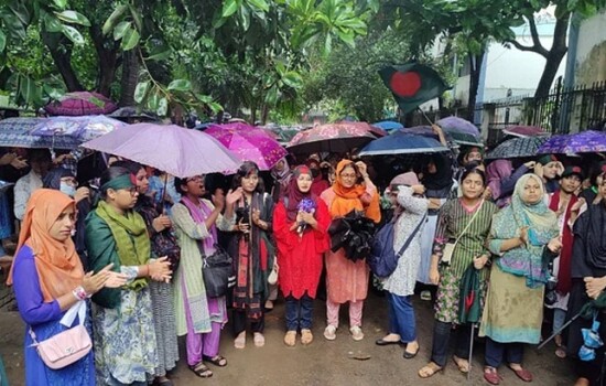 ঢাবিতে উত্তেজনা, একপাশে ছাত্রলীগ অন্যপাশে আন্দোলনকারীরা